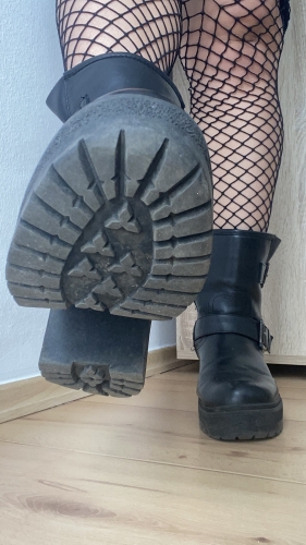 Fekete női bakancs 